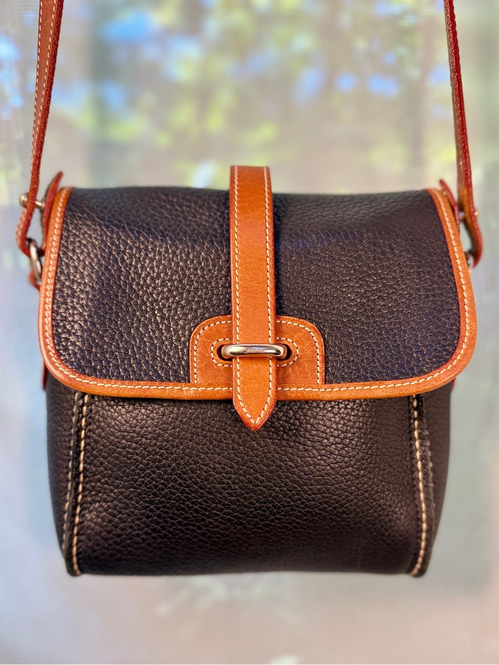 Dooney & Bourke Vintage Black & Tan All Weather Leather Flap Crossbody USA EUC